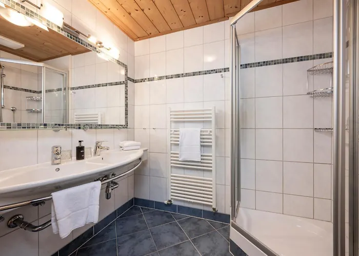 Austria - Natural Lifestyle Auf Der Piste Обертауэрн